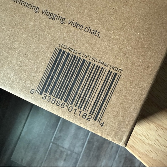 Codi - 6" LED Ring Light W/ Small Tripod Stand Warm, Blue and Neutral Light NEW - Picture 4 of 4